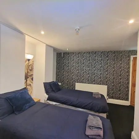 Private Courtyard Apartment In Bradford With Parking Shipley  Exterior foto