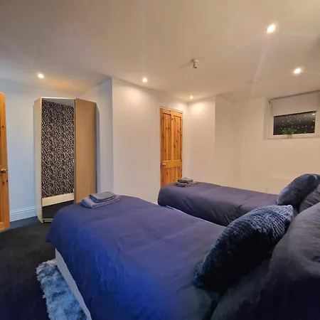 Private Courtyard Apartment In Bradford With Parking Shipley  Exterior foto
