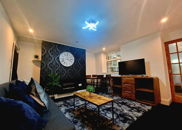 Private Courtyard Apartment In Bradford With Parking
