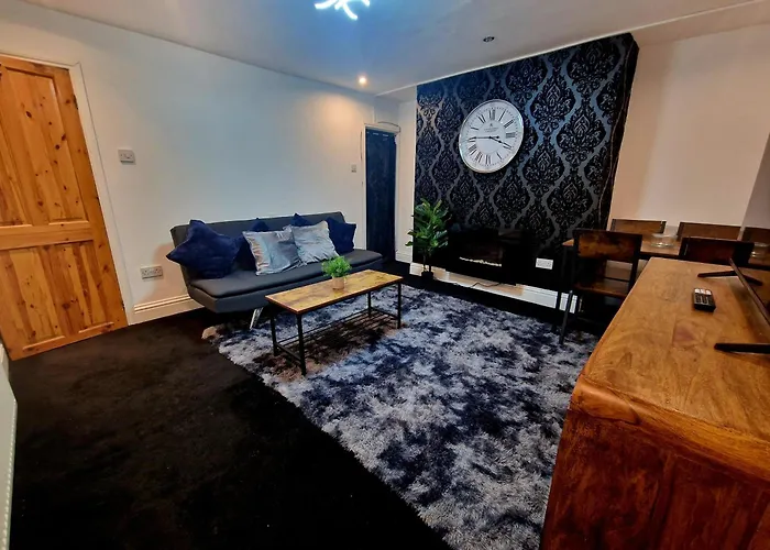 Private Courtyard Apartment In Bradford With Parking