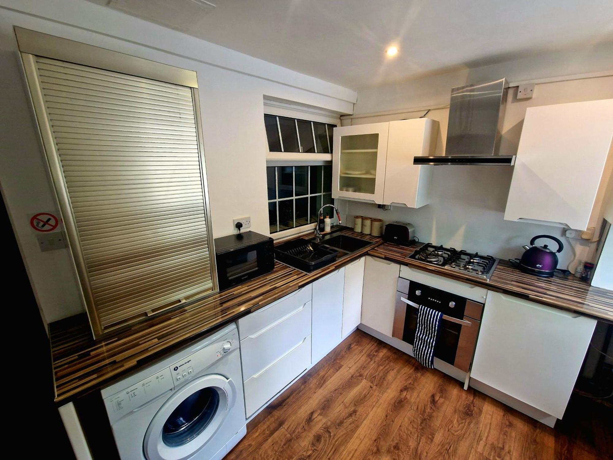 Private Courtyard In Bradford With Parking