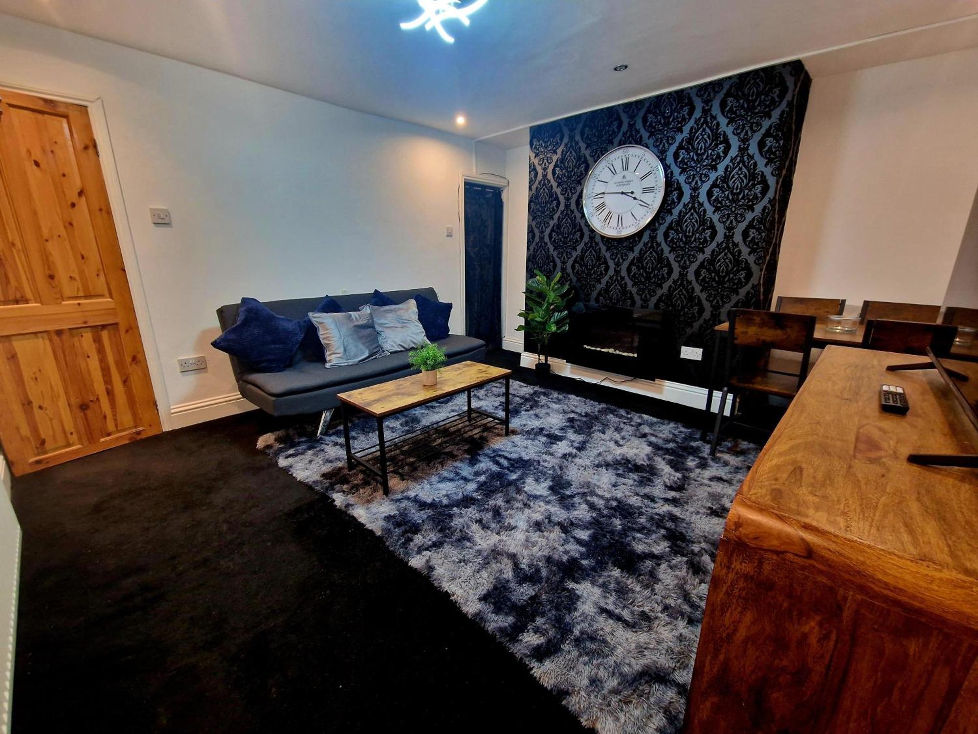 Private Courtyard In Bradford With Parking Apartment *
